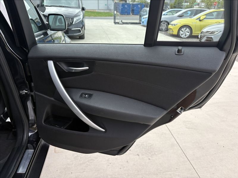 BMW X3 2,0 Č.R servisovano 6MT - fotka 31 z 31