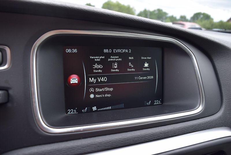 Volvo V40 (2016) 2.0i T2 90kw INSCRIPTION MANUÁ - fotka 26 z 48