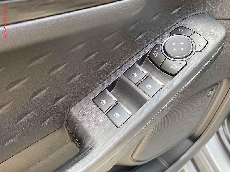 Ford Kuga (2021) 2.0 TDCi, Vignale, LED, navi - fotka 13 z 18