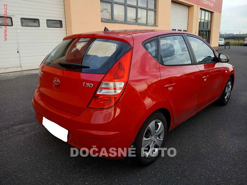 Hyundai i30 (2009) 1.4 16V, 1.maj,ČR, AC, el. - fotka 2 z 3