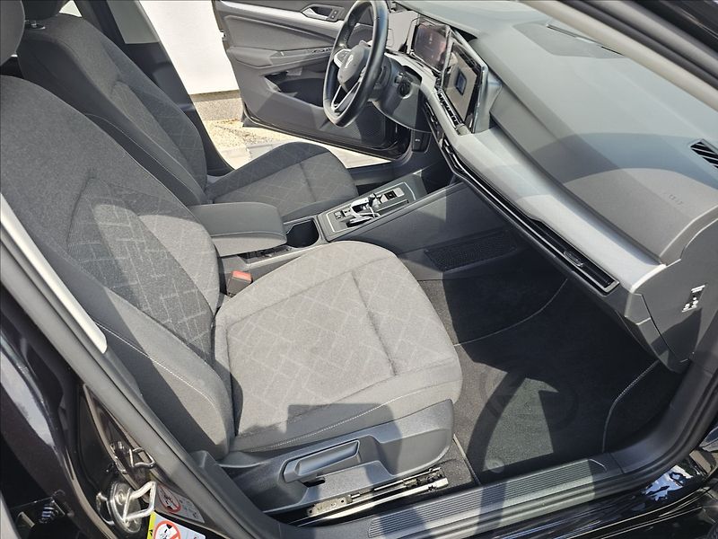 Volkswagen Golf 8 2,0TDi 110KW DSG STYLE - fotka 33 z 41