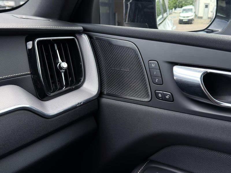 Volvo XC60 T8 AWD POLESTAR engineered - fotka 25 z 52