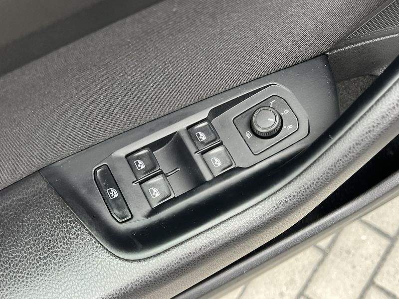 Volkswagen Passat (2024) 1.5TSI 110kW DSG 1.MAJITEL ČR - fotka 15 z 23