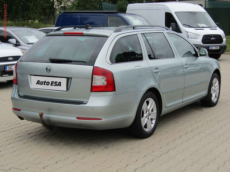 Škoda Octavia (2011) 2.0 TDi, 1.maj, AC, park - fotka 4 z 17