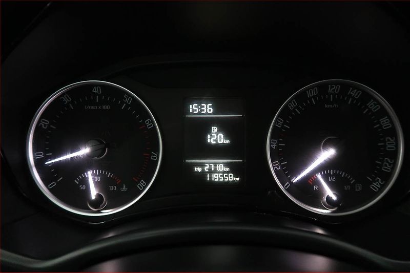 Škoda Octavia (2012) Ambition 1.6, ČR,1.maj - fotka 11 z 15