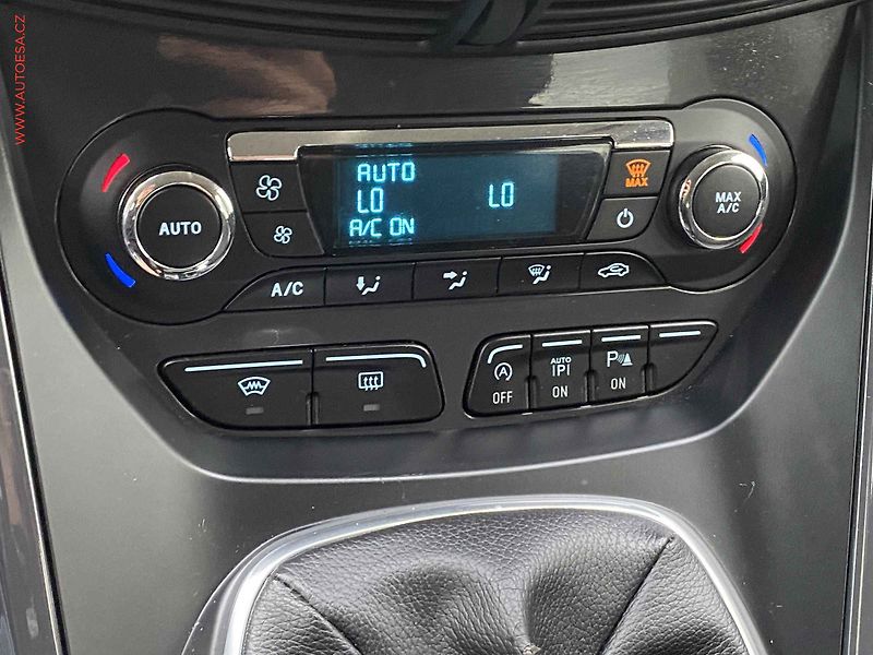 Ford Kuga (2015) 2.0TDCi 4x4, Titanium, navi - fotka 15 z 18