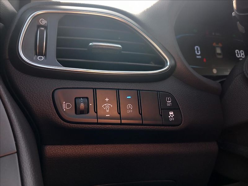 Hyundai i30 1,0 T-GDI SMART DCT - fotka 13 z 19