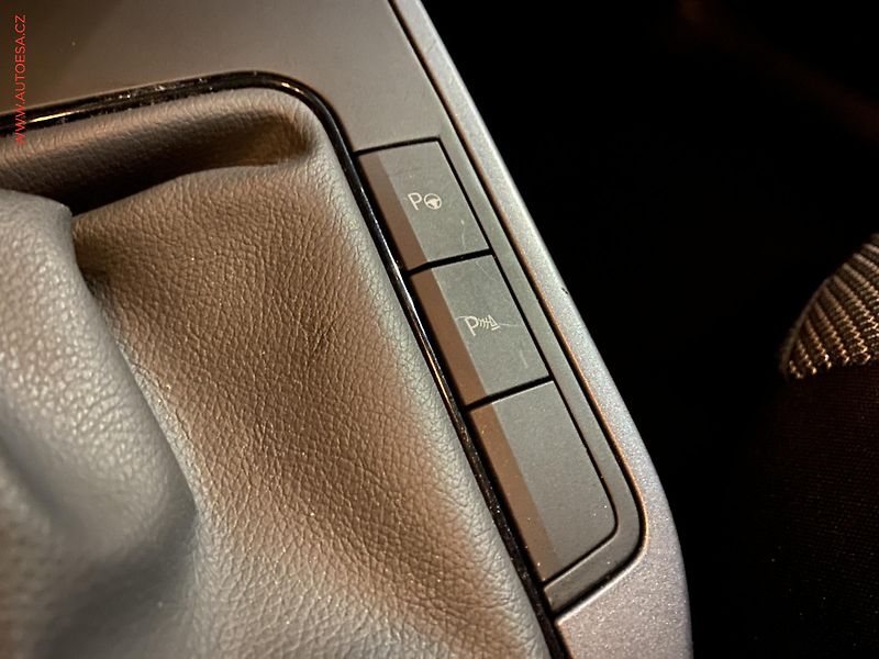 Seat Arona (2021) 1.0TGi, Style, kamera, +kola - fotka 18 z 19
