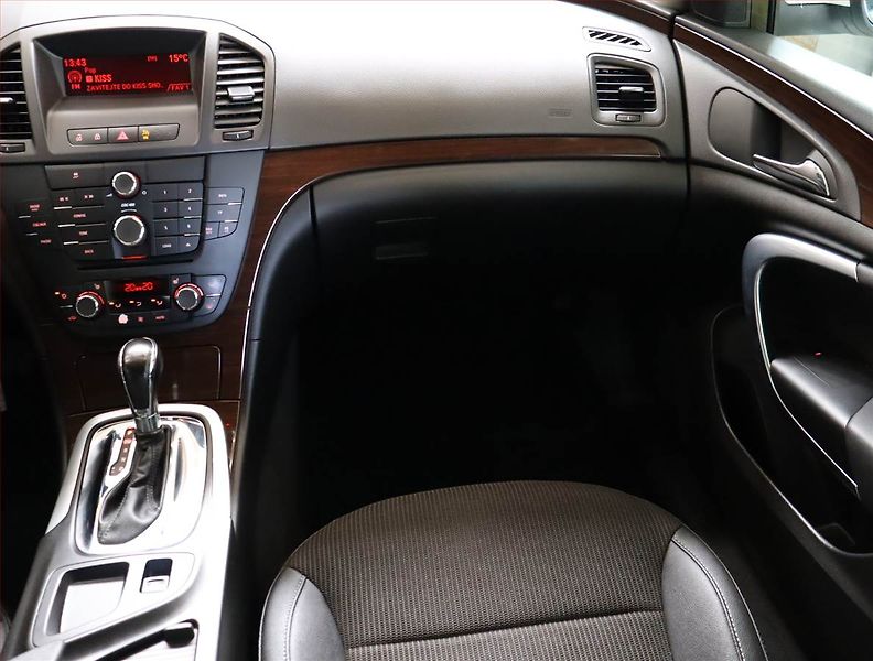 Opel Insignia (2009) 2.0 CDTI, Automat, Tempomat - fotka 8 z 18
