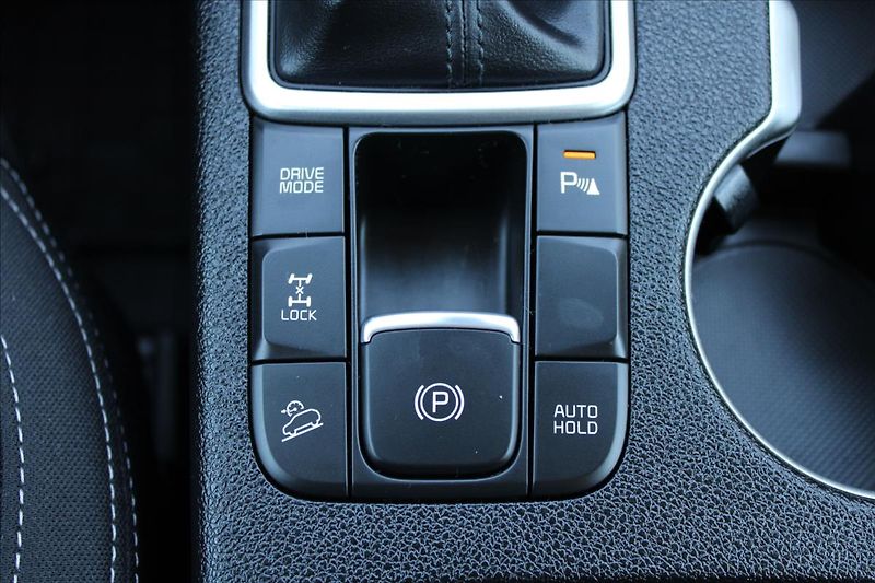 Kia Sportage 1,6 T-GDI  1MAJ,ZÁRUKA,A/T,4X4 - fotka 23 z 37