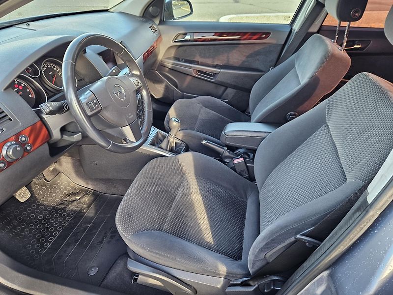 Opel Astra (2004) 1.6 16v PĚKNÝ STAV,  SPLÁTKY  - fotka 11 z 23