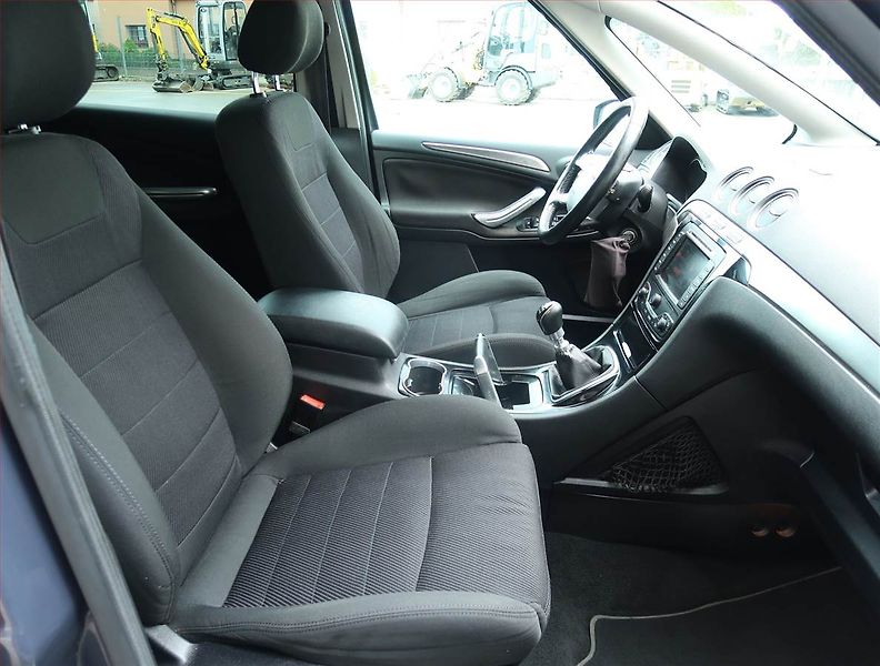 Ford S-MAX (2012) 2.0 TDCi, 7 míst, Navi - fotka 9 z 21