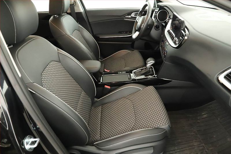 Kia XCeed (2024) 1.5 T-GDI - fotka 7 z 16