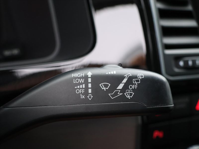 Volkswagen Multivan 2,0 TDI 150kW DSG Bulli Editio - fotka 20 z 32