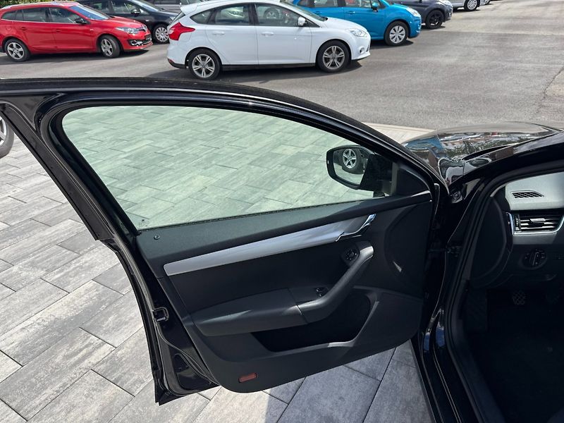 Škoda Octavia (2014) Ambition 1.6 TDI 77kW - fotka 9 z 31