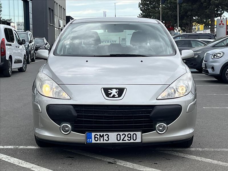 Peugeot 307 1,4 i 16v - fotka 2 z 18