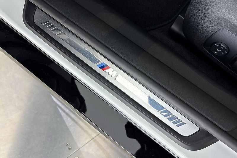 BMW i4 xDrive40 - fotka 12 z 19