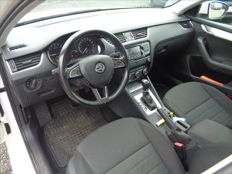 Škoda Octavia 1,6 - fotka 16 z 19