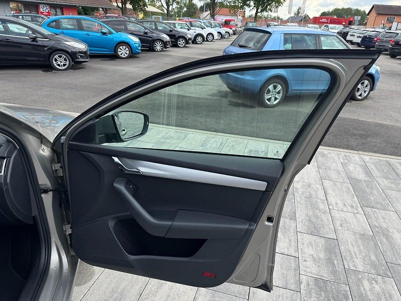 Škoda Octavia (2015) Ambition 1.6 TDI 81kW - fotka 25 z 29