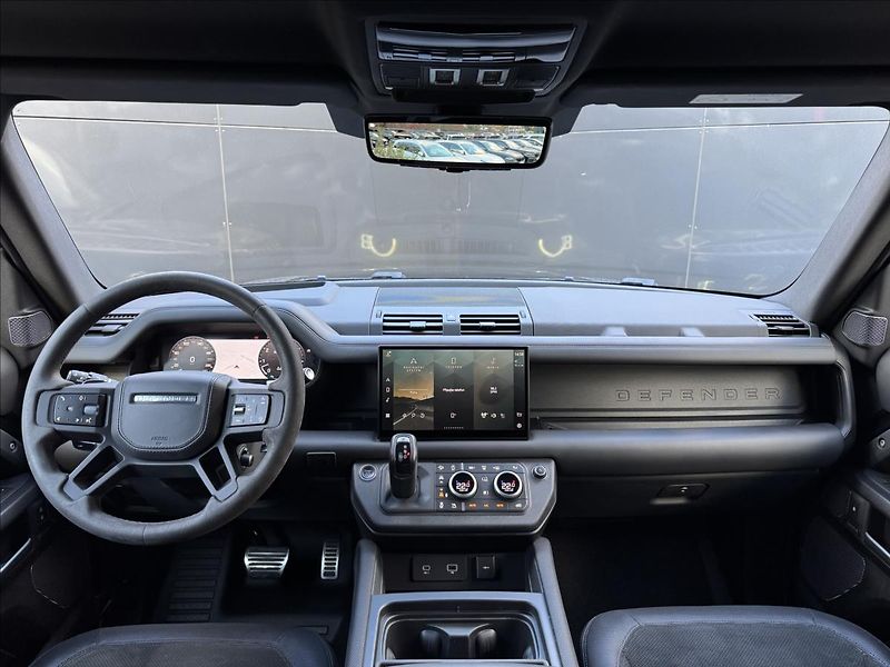 Land Rover Defender 5,0 110 P525 V8 AT AWD ČR DPH - fotka 15 z 34