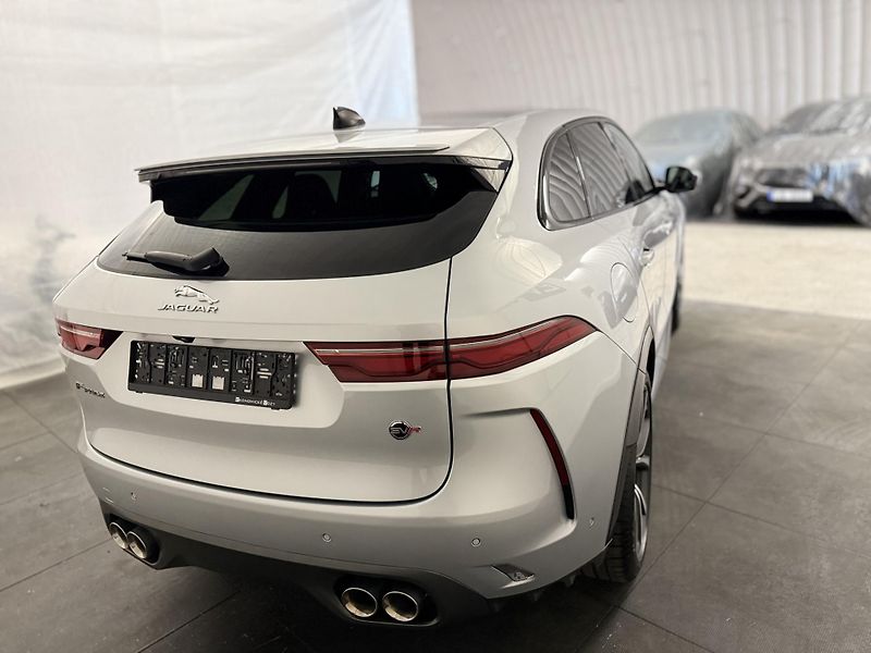 Jaguar F-Pace (2022) 5.0 SVR REZERVOVÁNO  - fotka 6 z 53