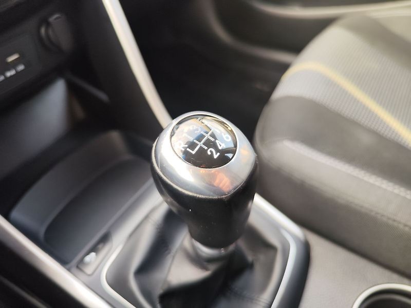 Hyundai i30 1.6 CRDi/81kW komfort - fotka 17 z 26