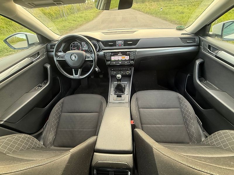 Škoda Superb 2,0 TDI 110 kW - fotka 11 z 18