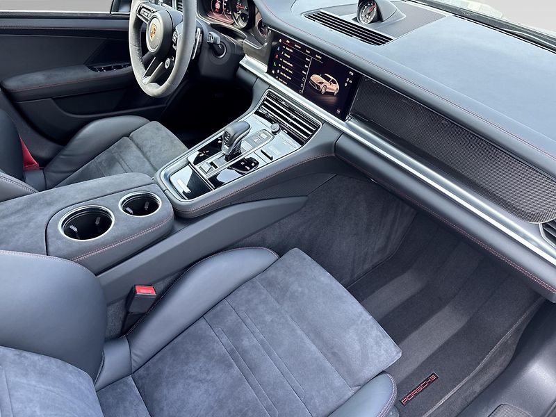Porsche Panamera GTS - fotka 22 z 30