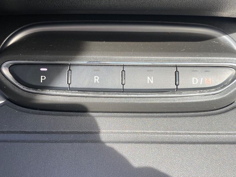 Jeep Avenger (2024) 1,2 Turbo e-Hybrid100k(Summit) - fotka 21 z 36