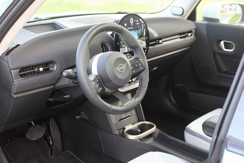 Mini Cooper S stále vyhoví nadšeným řidičům