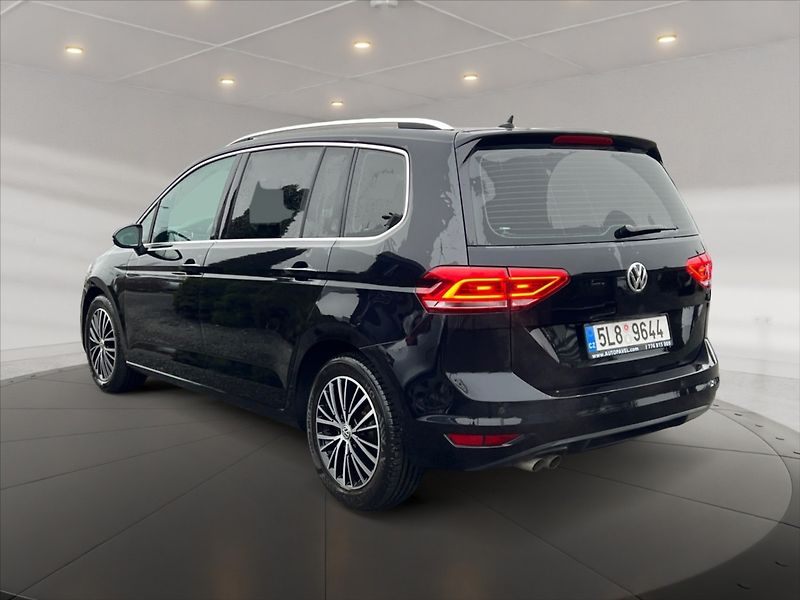 Volkswagen Touran 2,0 TDI Highline DSG Cebia - fotka 4 z 18
