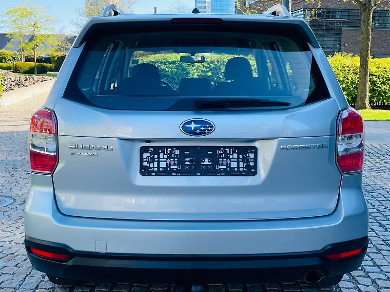 Subaru Forester 2.0i 4x4 AUT TAŽNÉ SERVISKA - fotka 14 z 43
