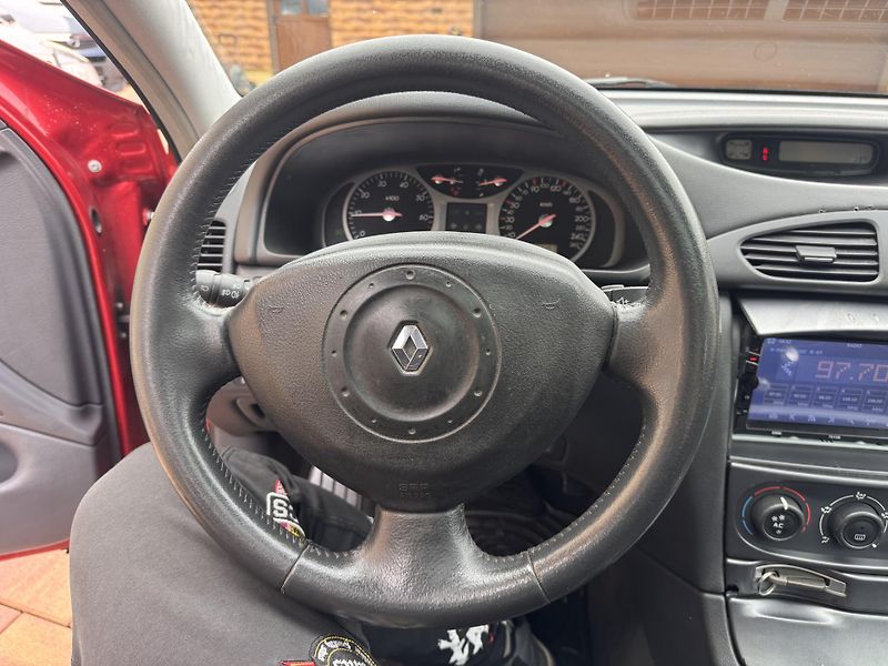Renault Laguna 1.8i 88Kw Dynamique - fotka 9 z 17