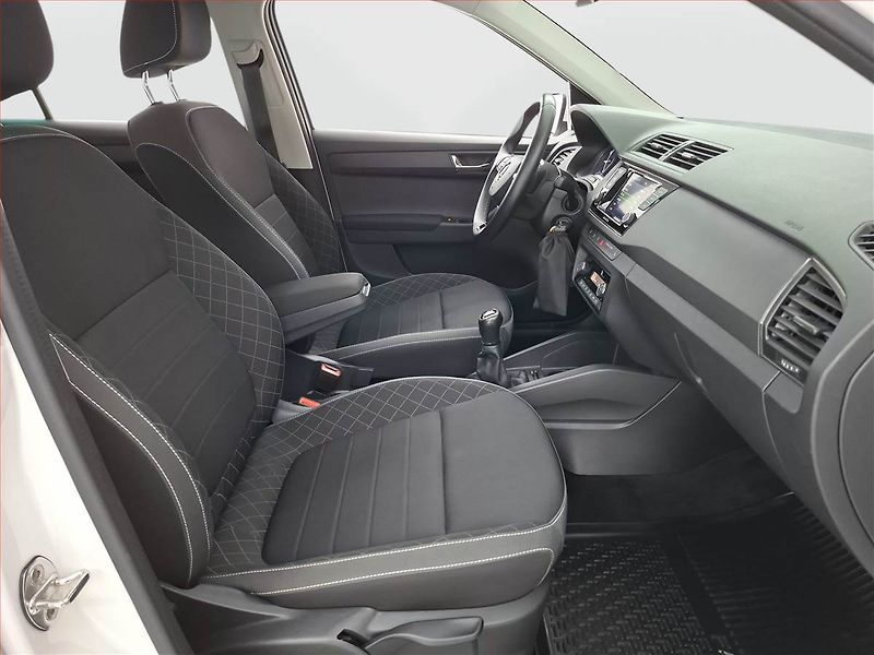 Škoda Fabia (2023) Ambition 1.0 TSI, ČR,1.maj - fotka 9 z 17