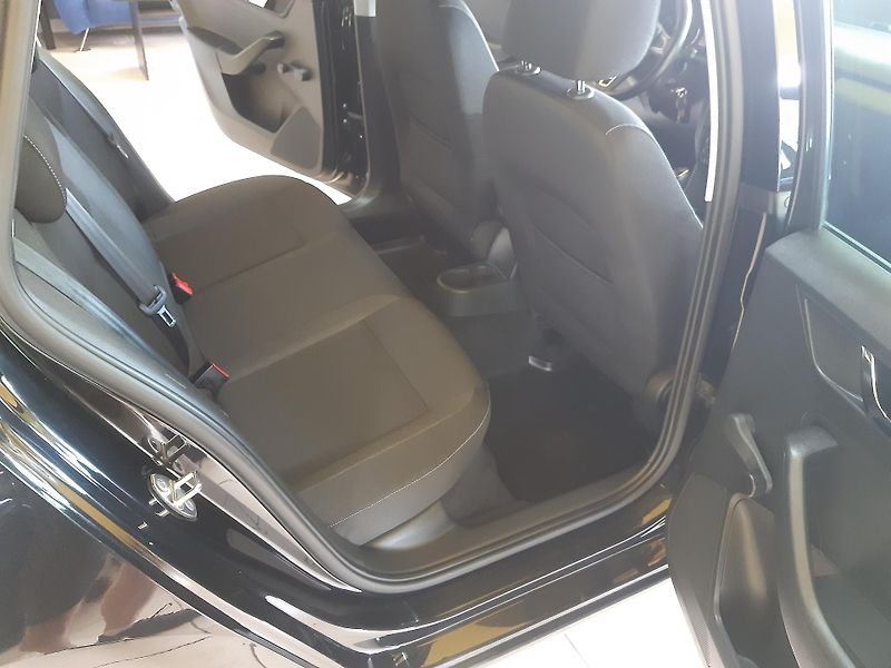 Škoda Rapid 1.2 TSI DIGIKLIMA TAŽNÉ        - fotka 19 z 21