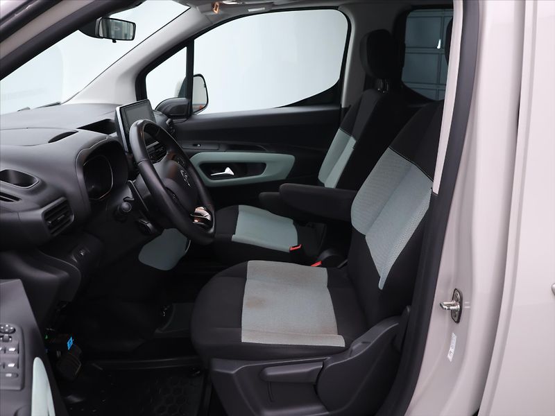 Citroën Berlingo 1,2 96kW Klima Feel XL CZ - fotka 11 z 28