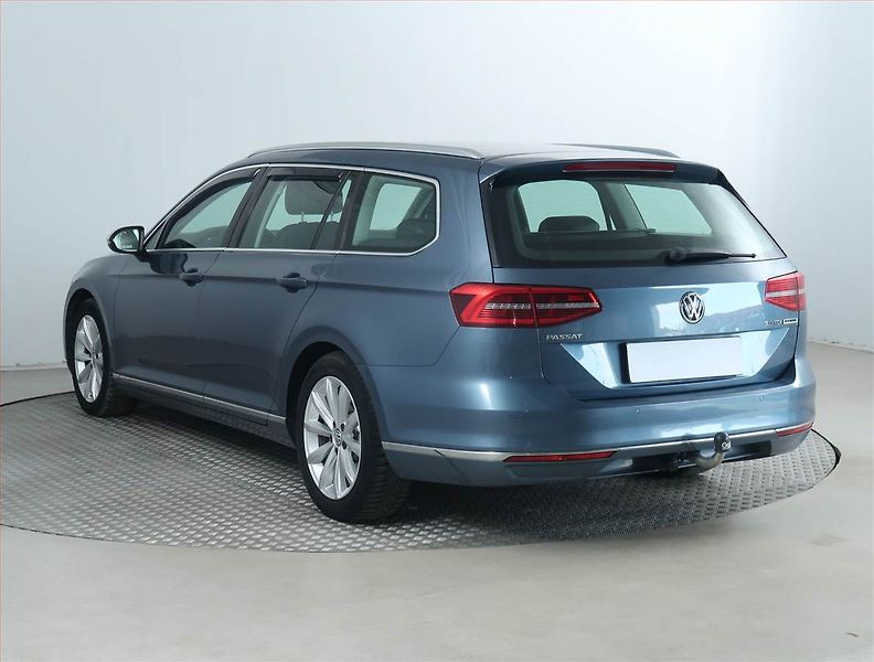 Volkswagen Passat (2015) Highline 2.0 TDI, Tempomat - fotka 4 z 16