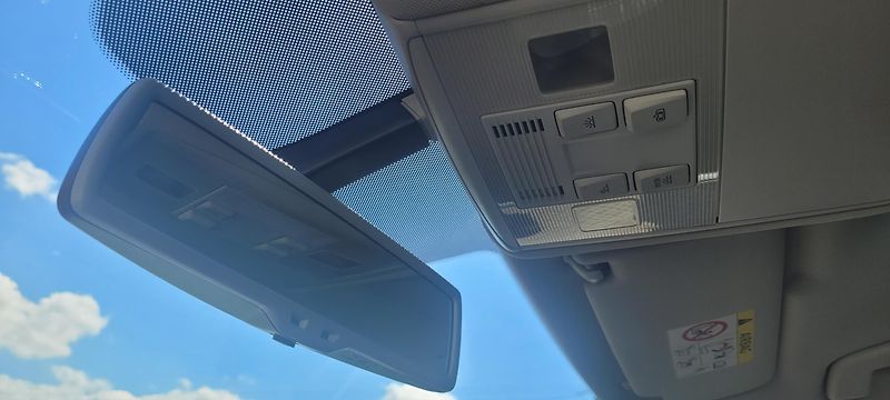 Volkswagen Golf Sportsvan (2015) 1,2TSi 81kW benzín „Lounge“ - fotka 32 z 41