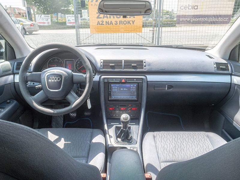 Audi A4 (2007) 2.0TDI 103KW – PO ROZVODECH - fotka 11 z 35