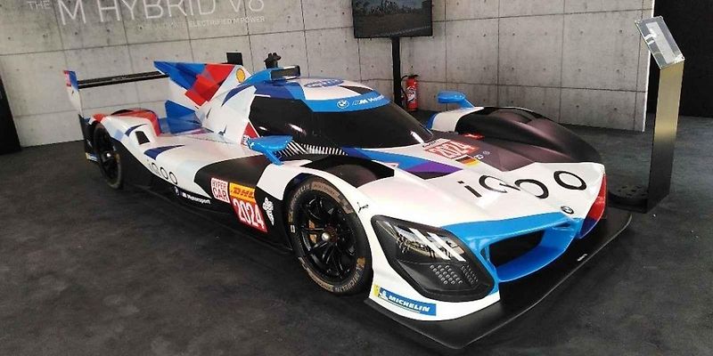 Zážitek na celý život si z jubilejního závodu 24 hodin Le Mans odvezli automodeláři z Mostu. Malé a velké Porsche podruhé.