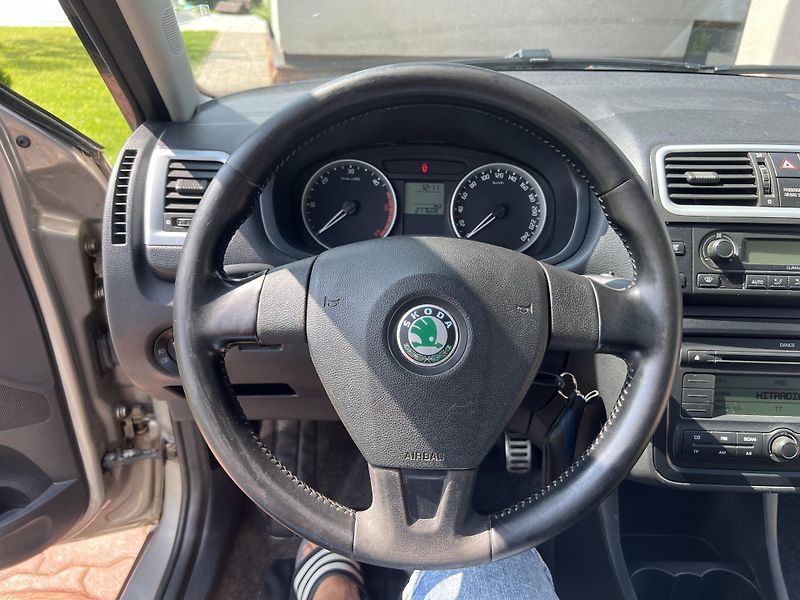Škoda Roomster 1.9TDI 77KW,SCOUT,DIGI,PANORAM - fotka 36 z 41
