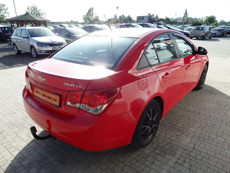 Chevrolet Cruze 1.6i ESP, 6x AIRBAG - fotka 4 z 14