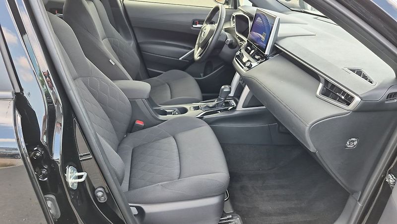 Toyota Corolla Cross 2,0 HEV Style Tech - fotka 11 z 25