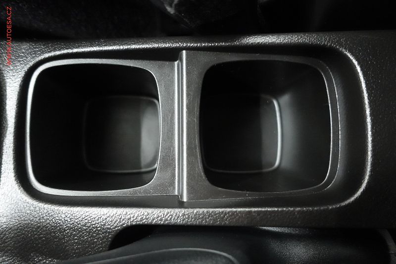 Suzuki Vitara (2016) 1.6 DDiS 4x4, AC, TZ, navi - fotka 22 z 25