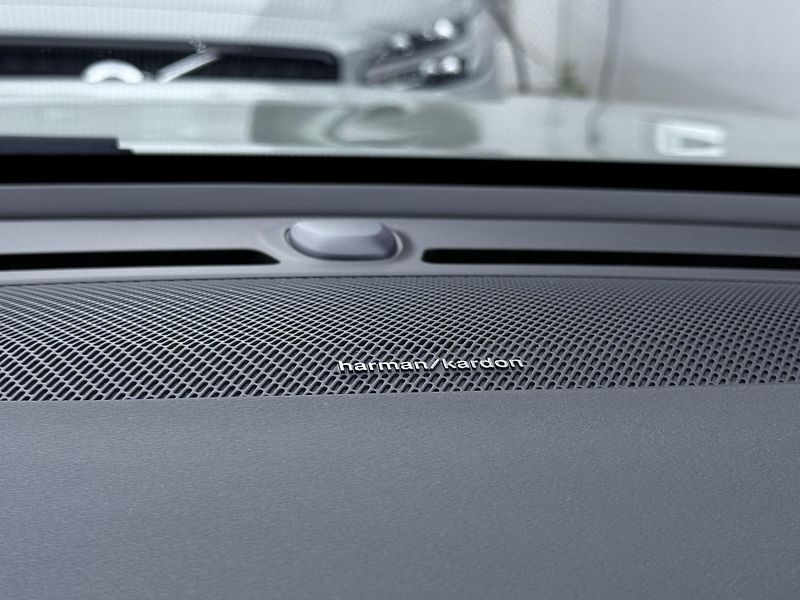 Volvo XC40 B4 FWD // ULTRA // REZERVACE - fotka 39 z 47