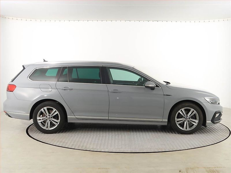 Volkswagen Passat (2022) Elegance 2.0 TDI - fotka 6 z 19