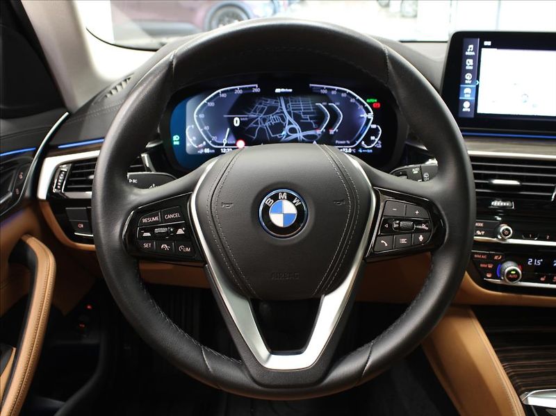 BMW Řada 5 530e xDrive Luxury Pano.ČR   2 - fotka 9 z 28