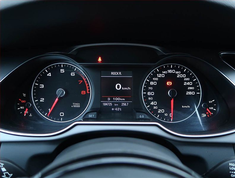 Audi A4 (2012) Ambition 1.8 TFSI, Serv.kniha - fotka 11 z 17