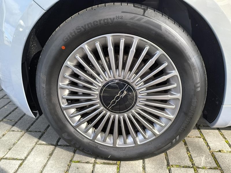 Fiat 500 (2026) Hybrid Icon 1.0 BSG 65k - fotka 25 z 34