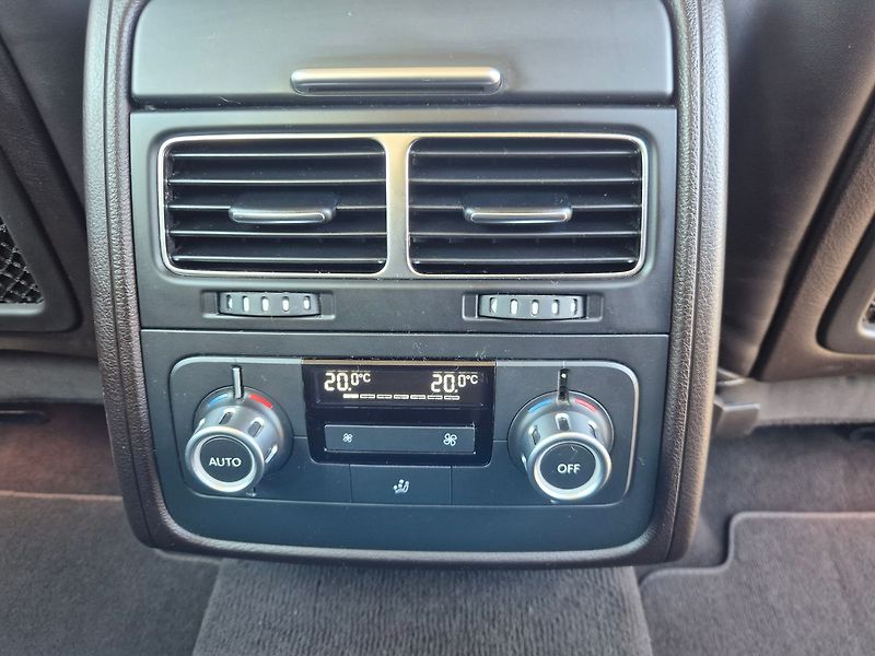 Volkswagen Touareg 3.0TDi 150kW 4x4 tažné - fotka 24 z 32